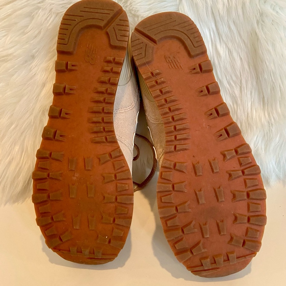 New Balance Women’s 574 V2 Animal Print Sneaker in color Mindful, size 11.5 - Picture 10 of 11